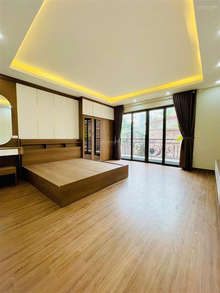 Bán nhanh! trần thái tông, dân xây chắc chắn, ngõ 3 gác tránh, 70m ra phố, thoáng, sân xe, 45m2*5t