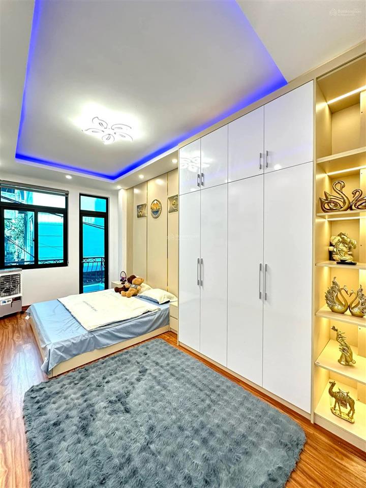 Bán nhà dịch vọng  cầu giấy, ngõ 3 gác tránh, 1 ngoặt ra phố, trước nhà thoáng, ở luôn, 40m2*5t