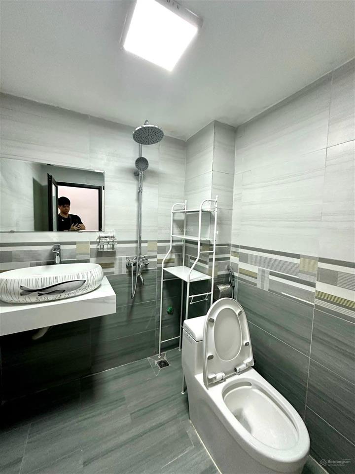 Bán nhà dịch vọng  cầu giấy, ngõ 3 gác tránh, 1 ngoặt ra phố, trước nhà thoáng, ở luôn, 40m2*5t