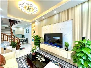 Bán nhà dịch vọng  cầu giấy, ngõ 3 gác tránh, 1 ngoặt ra phố, trước nhà thoáng, ở luôn, 40m2*5t