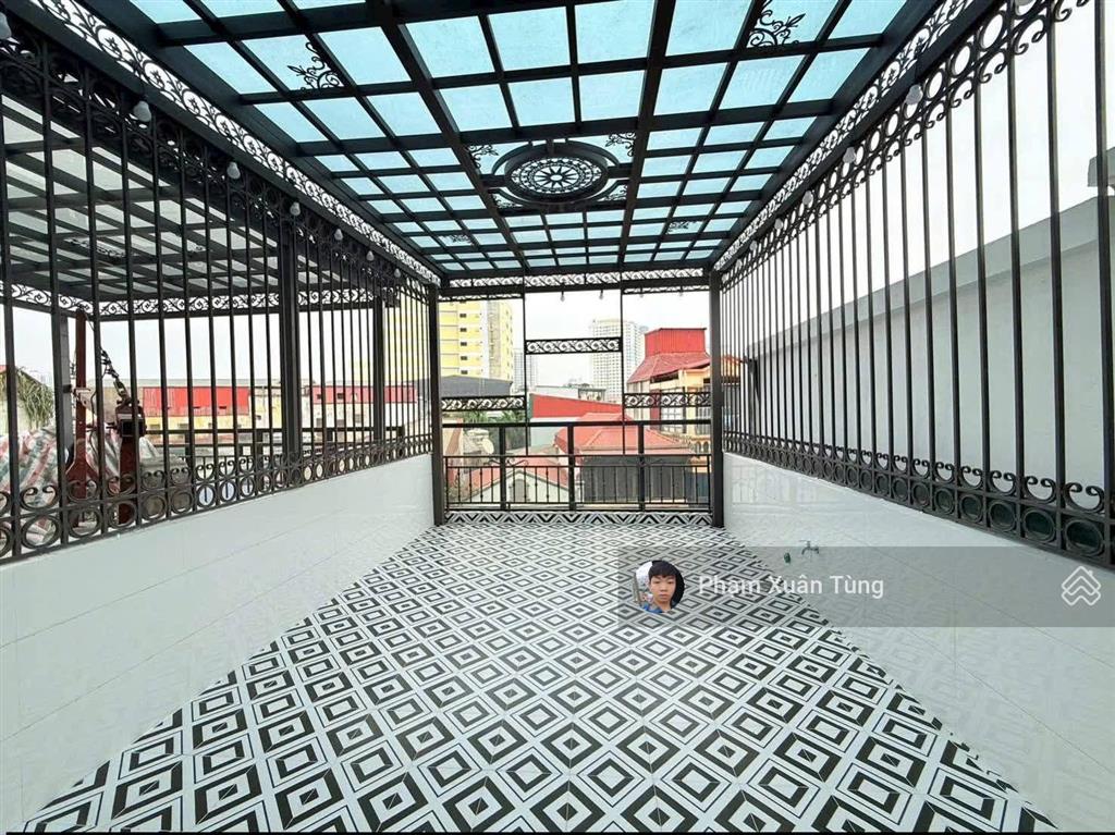 Nguyễn khánh toàn, xây mới, thang máy, thông tứ tung, 50m ô tô tránh, thoáng sáng, mới ở ngay, 44m2