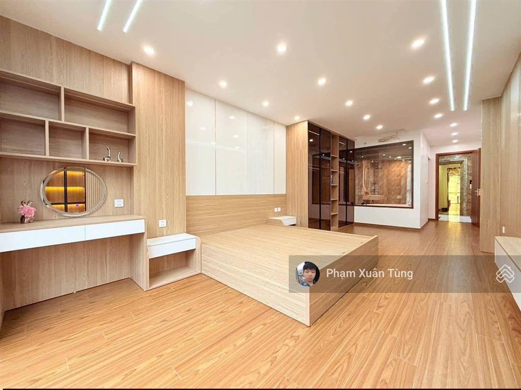 Nguyễn khánh toàn, xây mới, thang máy, thông tứ tung, 50m ô tô tránh, thoáng sáng, mới ở ngay, 44m2