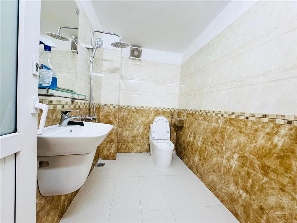 Giảm sốc! cầu giấy, ô tô đỗ cổng, dân xây chắc chắn 50m ô tô ra phố, thoáng, 44m2*5t