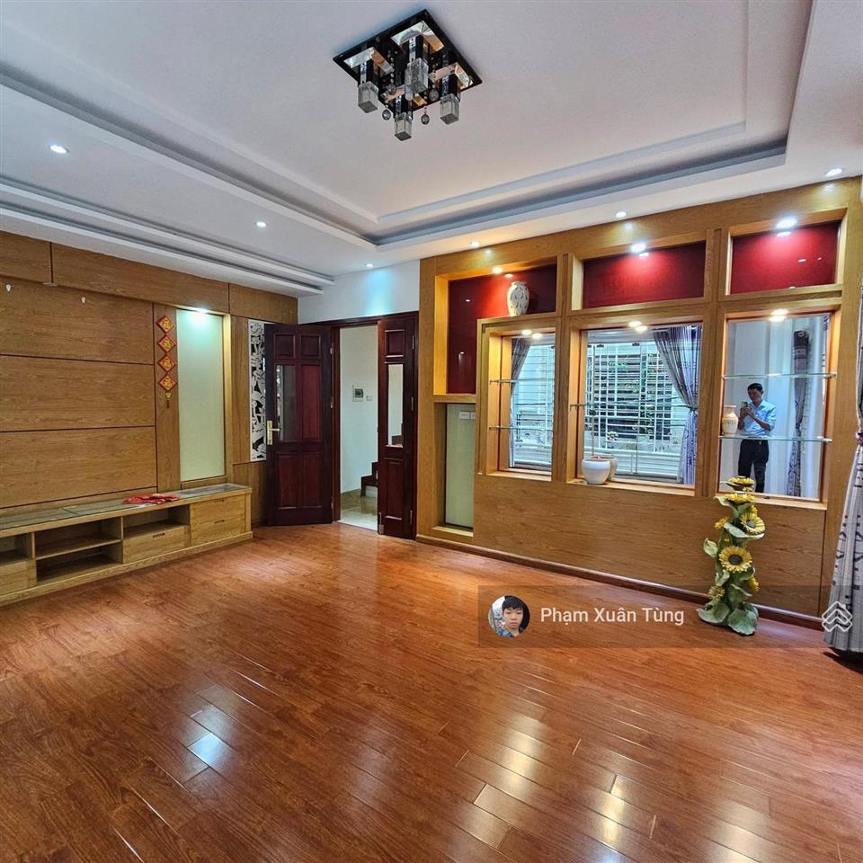 Giảm sâu! trung tâm cầu giấy, ngõ thông, dân xây chắc chắn 70m ôtô ra phố, 2 thoáng, sân xe, 39m2