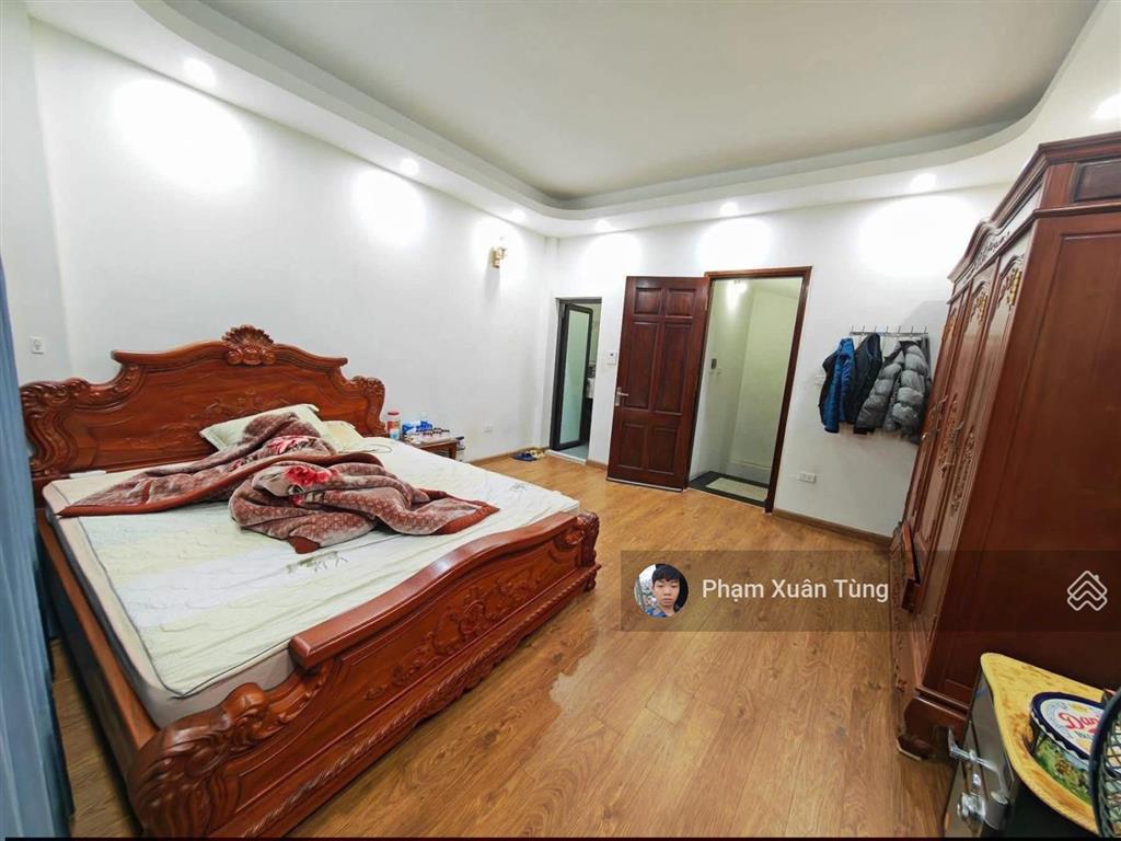 Giảm sâu! trung tâm cầu giấy, ngõ thông, dân xây chắc chắn 70m ôtô ra phố, 2 thoáng, sân xe, 39m2