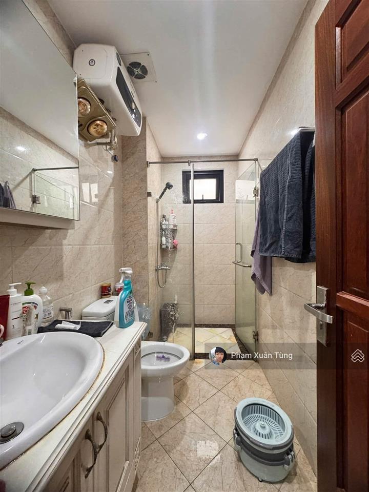 Giảm sốc! lô góc cầu giấy, 2 thoáng, xây chắc chắn, vài chục m ôtô tránh, không quy hoạch ở ngay
