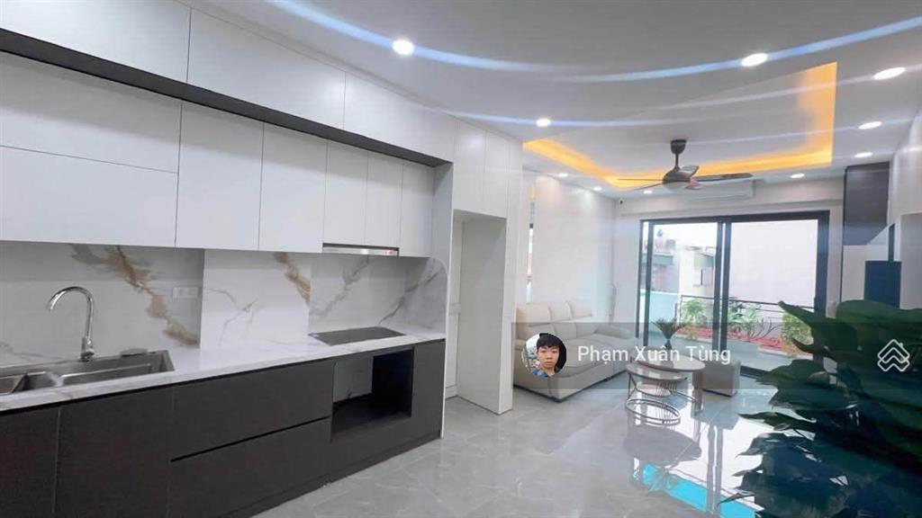 Giảm 2 tỷ! trung tâm cầu giấy, xây mới thang máy, ngõ ôtô thông, thoáng sáng, mới ở ngay, 42m*7t