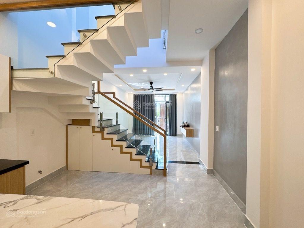 Bán nhà 2 tầng đường xe hơi 6m giá 3.85 tỷ