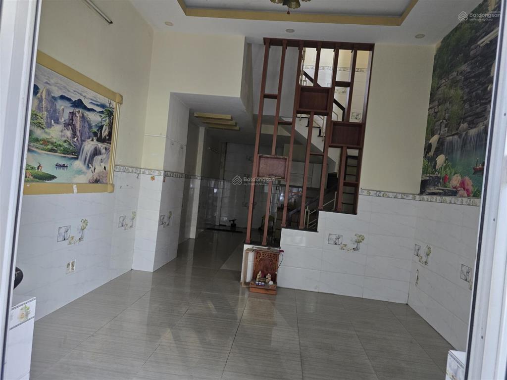 Nhà lò lu cách 100m. dt 71m2 x 2 tầng, 2 phòng ngủ đường xe hơi, giá 3.9 tỷ