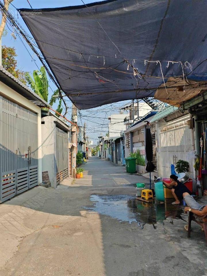 Bán nhà ngã 3 lò lu đường lã xuân oai 2mt 45m2 3 tầng hẻm xe hơi giá 3.9 tỷ