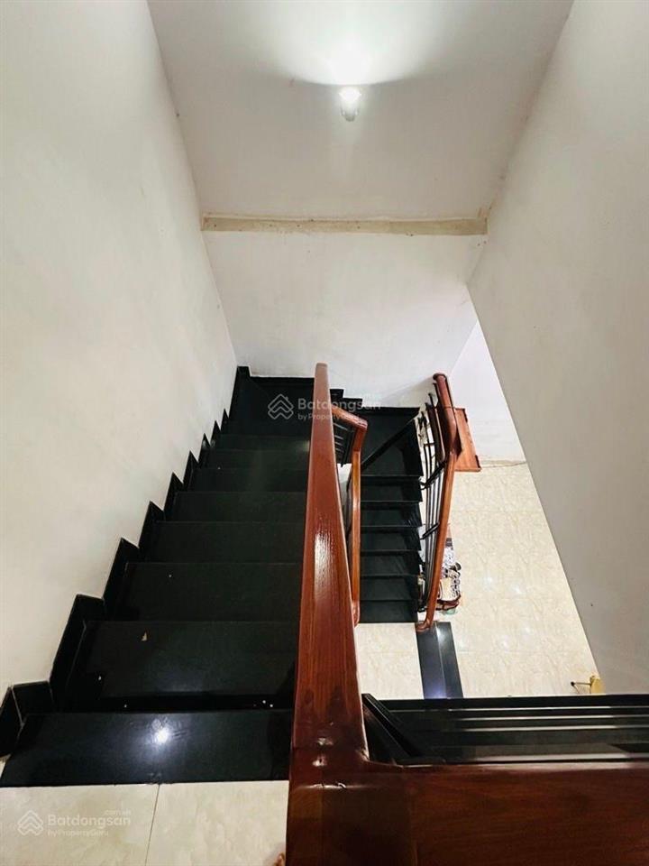 Bán nhà ngã 3 lò lu đường lã xuân oai 2mt 45m2 3 tầng hẻm xe hơi giá 3.9 tỷ