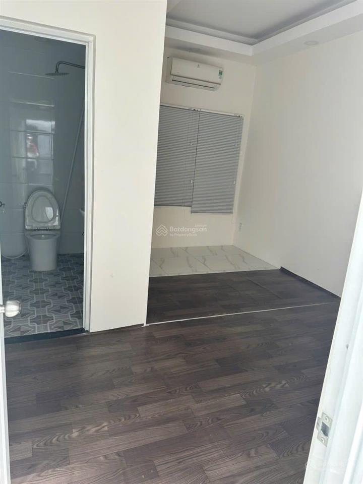Cho thuê mặt tiền kinh doanh trưng nữ vương sát chợ hóc môn 7*15 trệt 3 lầu 8 phòng cho thuê