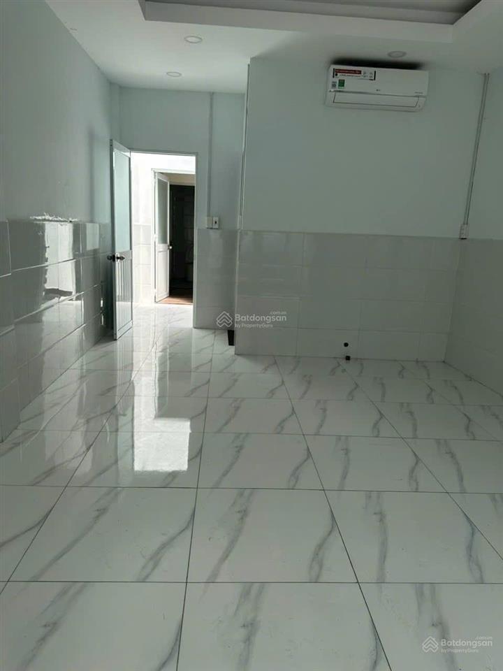 Cho thuê mặt tiền kinh doanh trưng nữ vương sát chợ hóc môn 7*15 trệt 3 lầu 8 phòng cho thuê