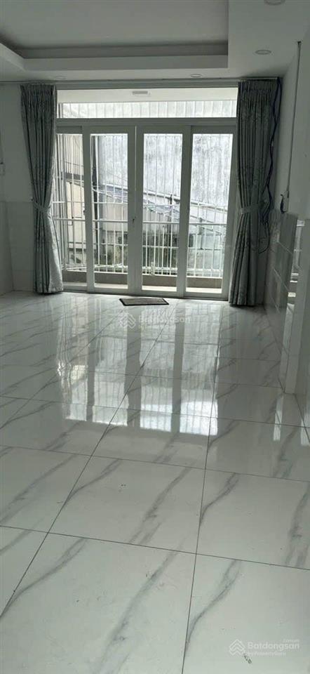 Cho thuê mặt tiền kinh doanh trưng nữ vương sát chợ hóc môn 7*15 trệt 3 lầu 8 phòng cho thuê