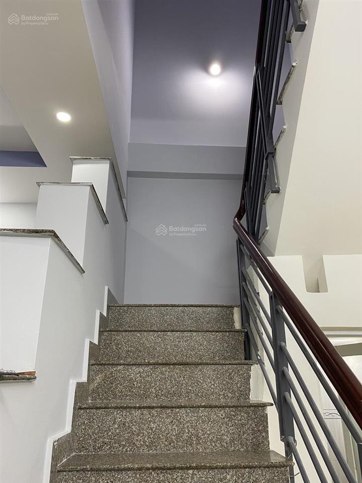 Bán nhà 1 lầu đúc đường hòa bình, p tân phú, tp hcm dt 4m65 x 11m50. sổ hồng riêng. giá 5.7 tỷ.