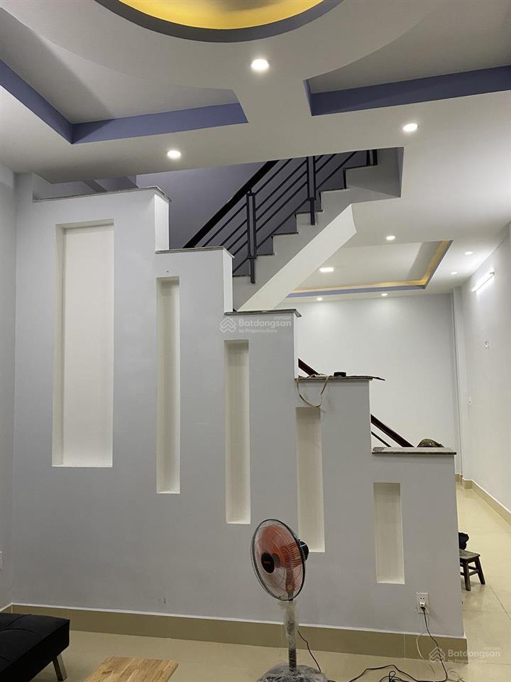 Bán nhà 1 lầu đúc đường hòa bình, p tân phú, tp hcm dt 4m65 x 11m50. sổ hồng riêng. giá 5.7 tỷ.