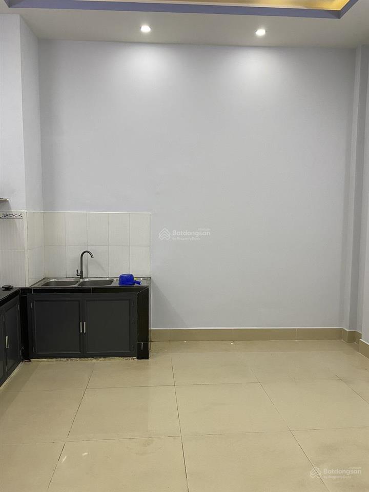 Bán nhà 1 lầu đúc đường hòa bình, p tân phú, tp hcm dt 4m65 x 11m50. sổ hồng riêng. giá 5.7 tỷ.