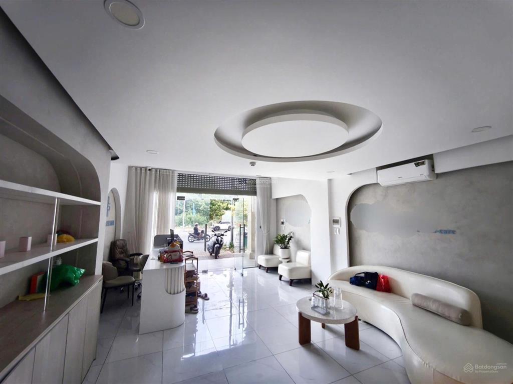 Cho thuê nhà phố mặt tiền tạ quang bửu (5x16,5m)  nhà như hình  giá thương lượng