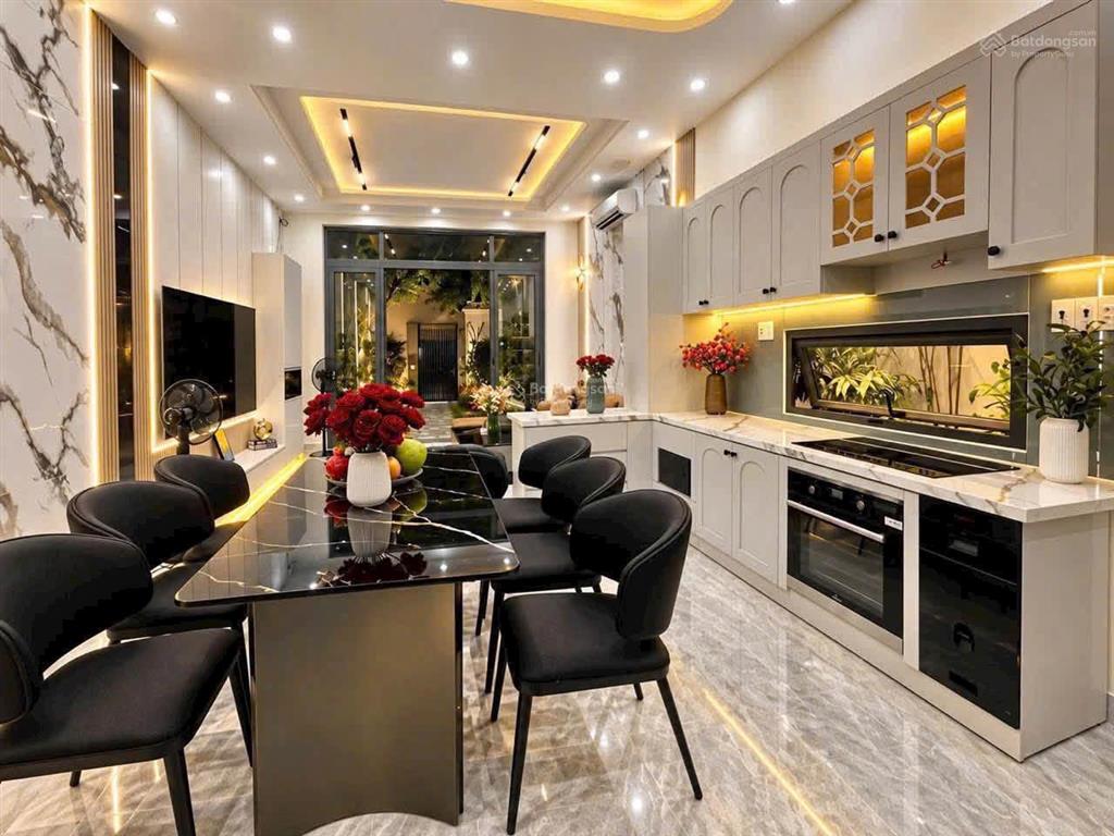 Bán nhà vườn đẹp  hẻm 2155 huỳnh tấn phát  nở hậu  full nội thất