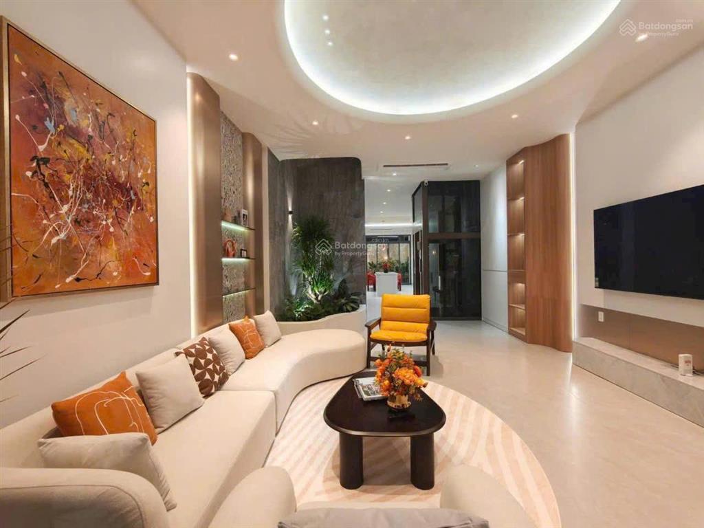 Bán nhà phố cao cấp  hiện đại có thang máy vừa mới xây xong. mặt tiền đường dương cát lợi 20m