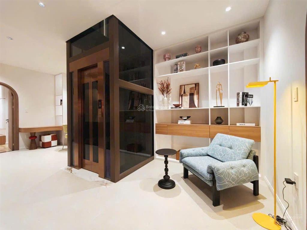 Bán nhà phố cao cấp  hiện đại có thang máy vừa mới xây xong. mặt tiền đường dương cát lợi 20m