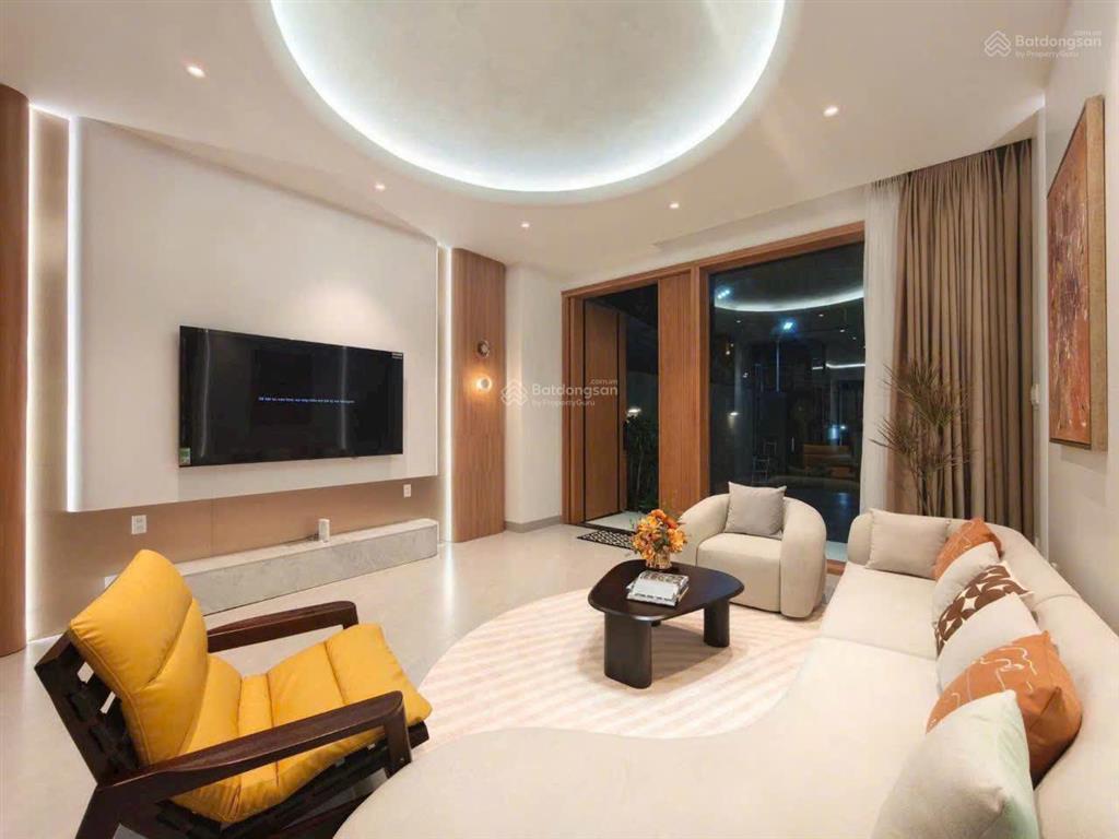 Bán nhà phố cao cấp  hiện đại có thang máy vừa mới xây xong. mặt tiền đường dương cát lợi 20m