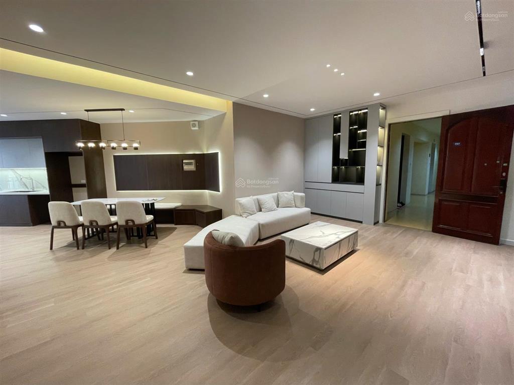 Giá tốt nhất khu vực. tòa 17t 8, hoàng đạo thúy, 121,5m2, 3pn, 2wc, 9.9 tỷ.  0834 487 ***