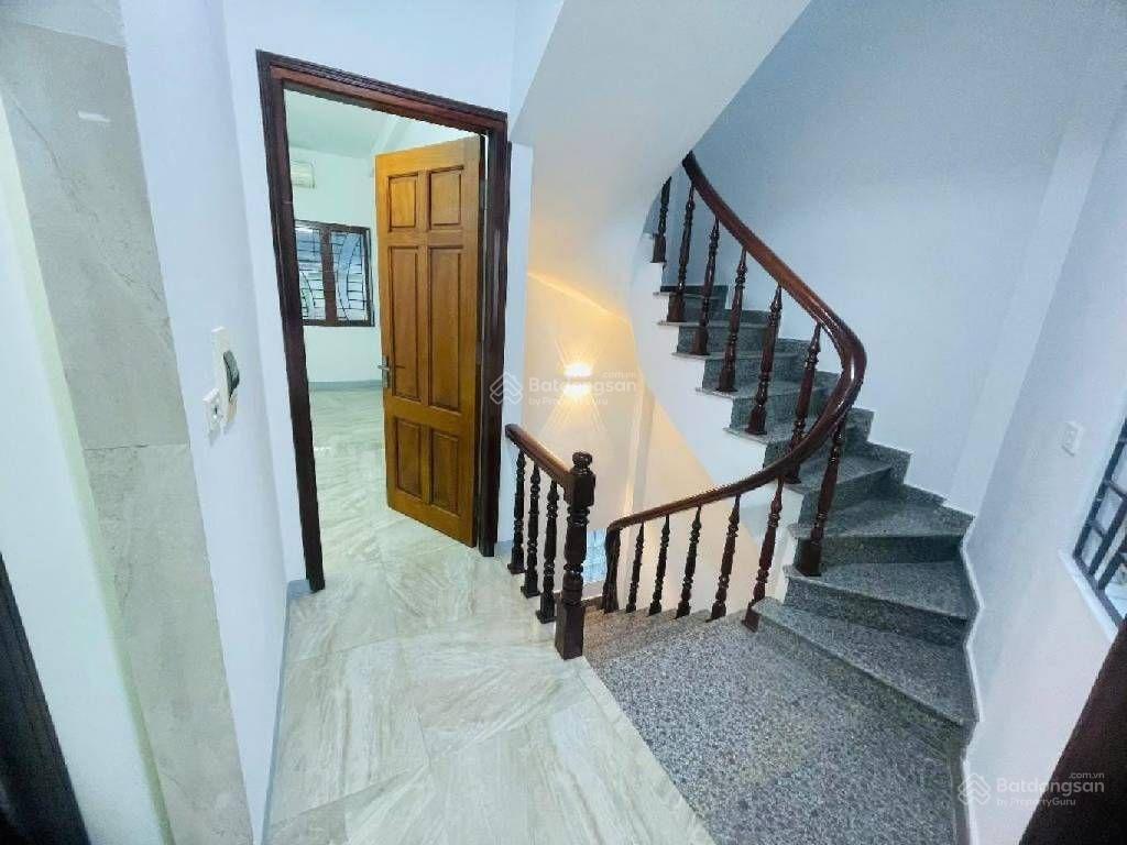 Nhà 5tầng trần khát chân ngõ rộng