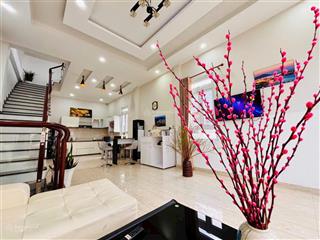 Cho thuê villa nguyên căn  2 phòng ngủ  đầy đủ nội thất  đường nguyễn hữu cảnh  p8  đà lạt