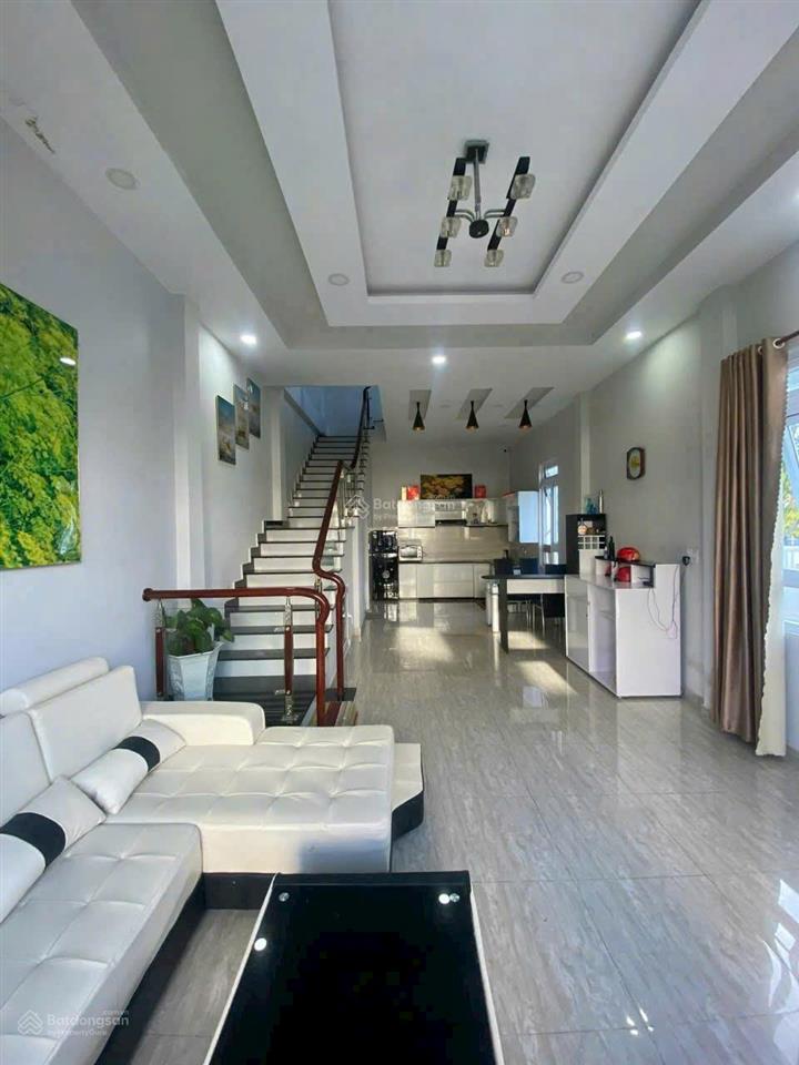 Cho thuê villa nguyên căn  2 phòng ngủ  đầy đủ nội thất  đường nguyễn hữu cảnh  p8  đà lạt