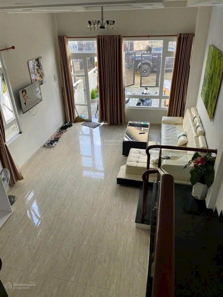 Cho thuê villa nguyên căn  2 phòng ngủ  đầy đủ nội thất  đường nguyễn hữu cảnh  p8  đà lạt