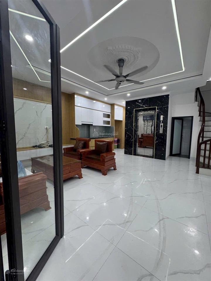 Lê lợi  hđ ...nhà mới về ở ngay  45m  5 tầng thang máy  nội thất đẹp long lanh lô góc 2 tho