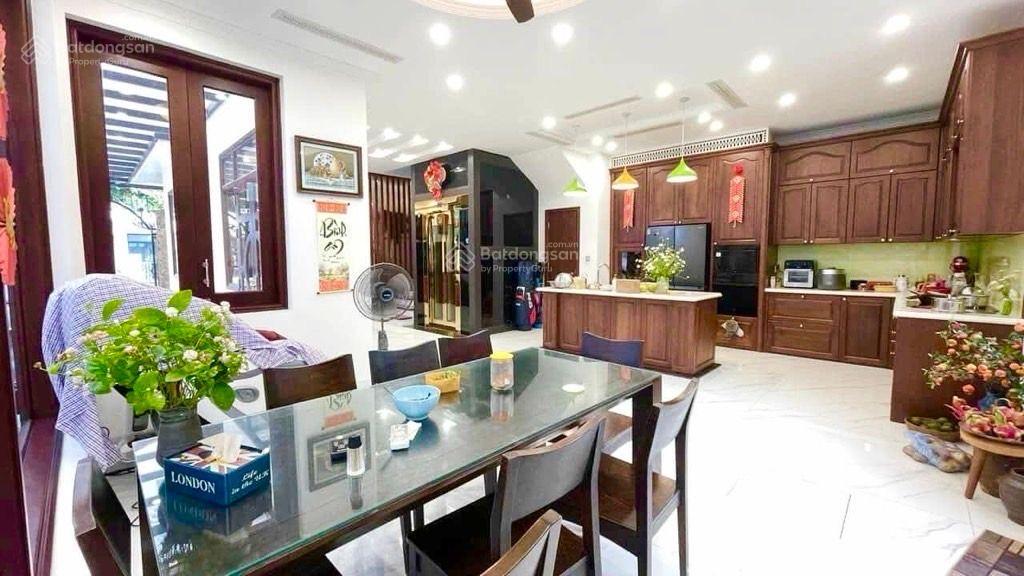 Biệt thự văn phúduy nhất 1 căn thôcắt lỗngộp bank200m2sát công viên  chủ thiện chí  34tỷ tl