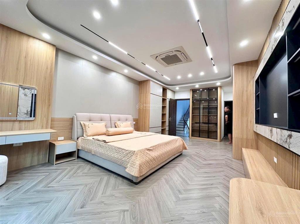 Bán nhà phân lô kim đồng  40m  6 tầng thang máy  ô tô đỗ  14.5 tỷ