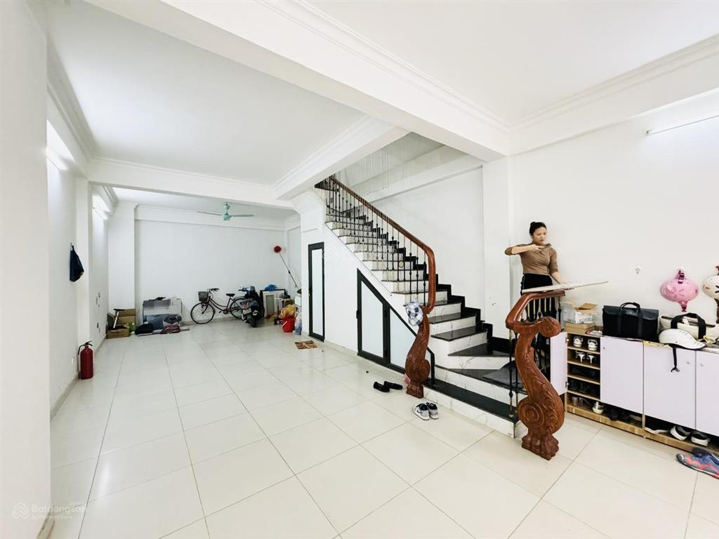 Bán nhà phân lô khu vực time city  60m2  gara ô tô  15 tỷ