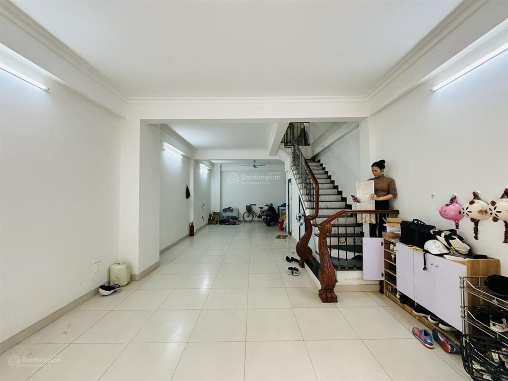Bán nhà phân lô khu vực time city  60m2  gara ô tô  15 tỷ