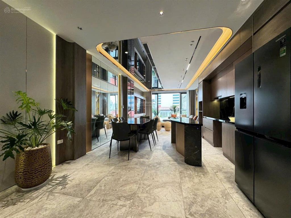 Bán nhà phân lô giải phóng  thang máy  ô tô đỗ cửa  46m x 6 tầng  chỉ 13.5 tỷ