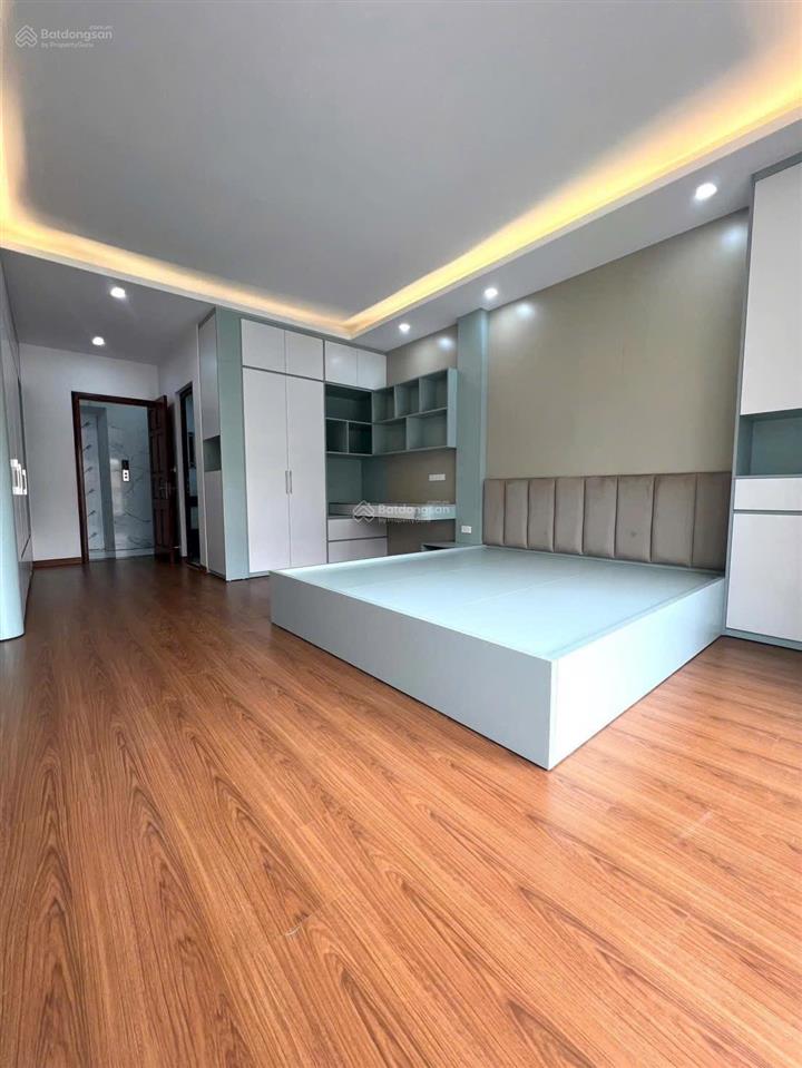 Bán nhà phân lô giải phóng  thang máy  ô tô đỗ cửa  46m x 6 tầng  chỉ 13.5 tỷ