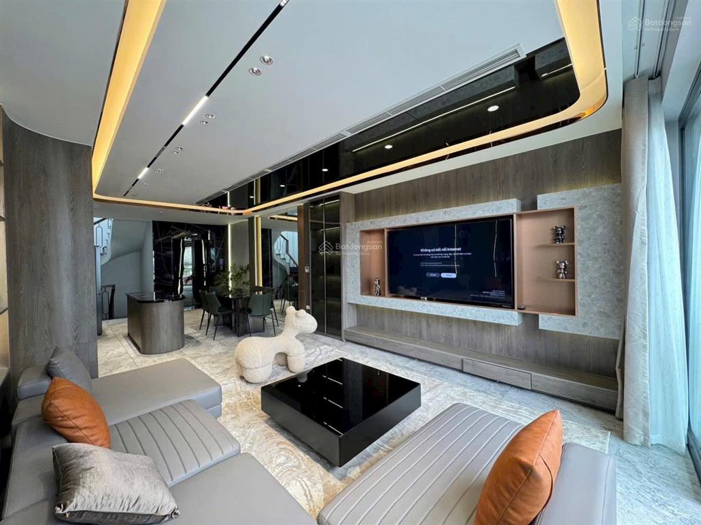 Bán nhà phân lô giải phóng  thang máy  ô tô đỗ cửa  46m x 6 tầng  chỉ 13.5 tỷ