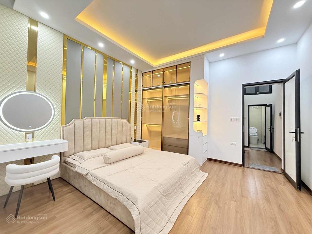 Bán nhà trung tâm hoàng mai phân lô gara ô tô 50m 6 tầng 15.3 tỷ