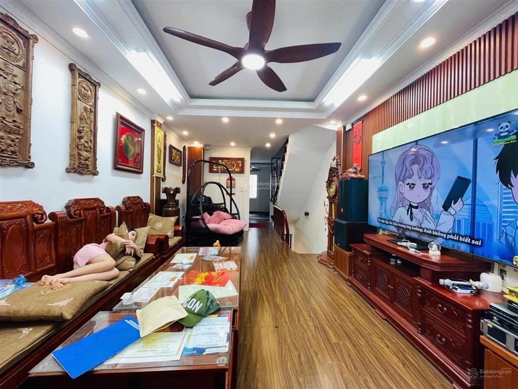 Bán nhà phân lô giáp bát ô tô tránh 50m giá 15,7 tỷ