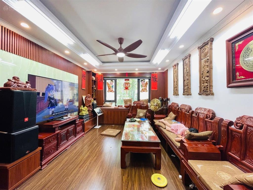 Bán nhà phân lô giáp bát ô tô tránh 50m giá 15,7 tỷ