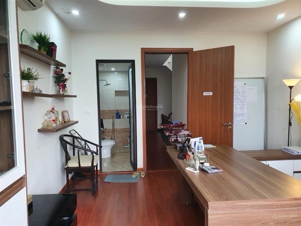 Bán nhà phân lô giáp bát ô tô tránh 50m giá 15,7 tỷ