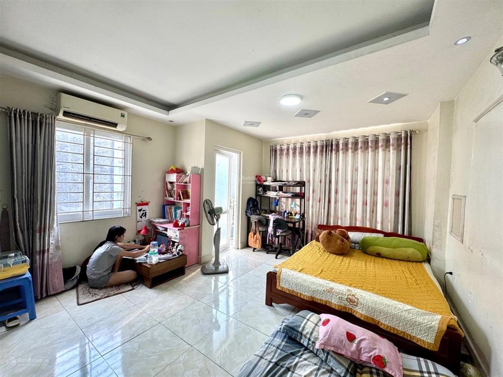 Bán nhà nam dư , hoàng mai . 31m2 , giá 6.7 tỷ . lô góc dân xây cực đẹp, vài bước ra phố.
