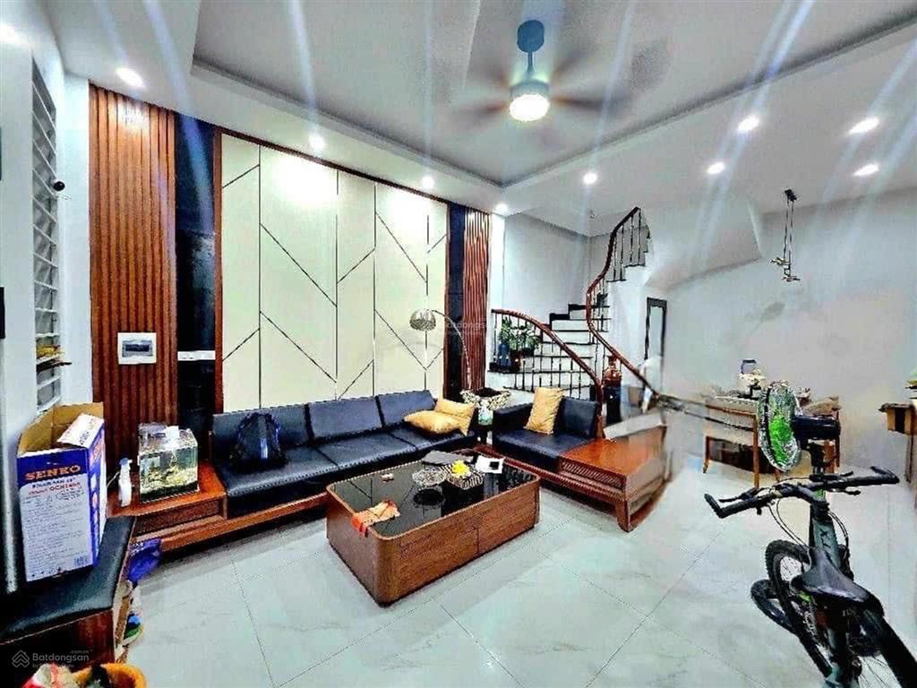 Bạn nhà tại bờ sông sét, trương định . lô góc 1 nhà ra phố  giá 11.7 tỷ. siêu đẹp