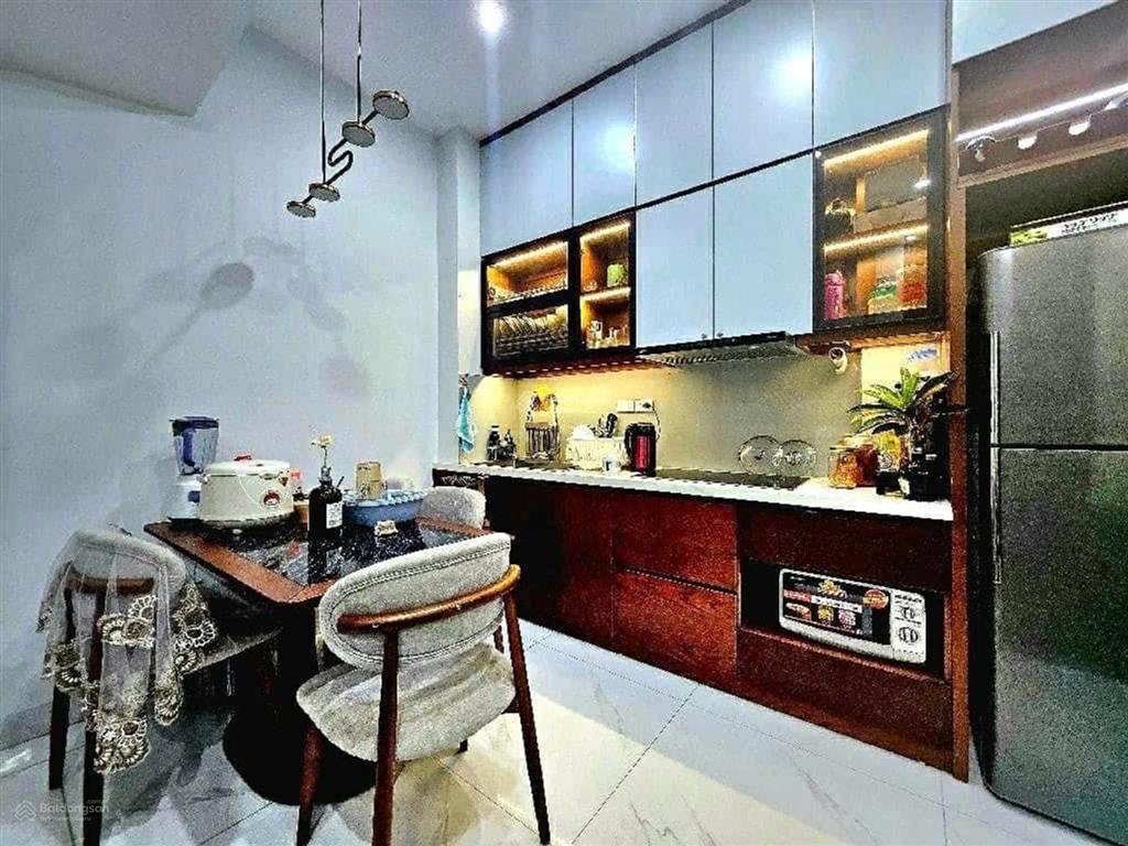 Bạn nhà tại bờ sông sét, trương định . lô góc 1 nhà ra phố  giá 11.7 tỷ. siêu đẹp