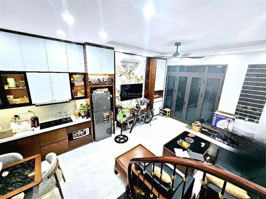 Bạn nhà tại bờ sông sét, trương định . lô góc 1 nhà ra phố  giá 11.7 tỷ. siêu đẹp