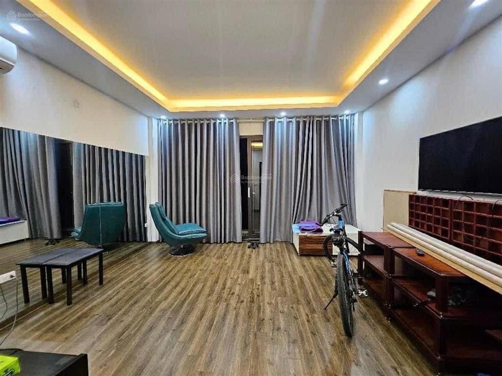 Bạn nhà tại bờ sông sét, trương định . lô góc 1 nhà ra phố  giá 11.7 tỷ. siêu đẹp