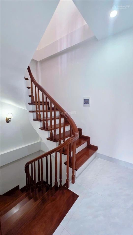 Bán nhà tam trinh  hbt, cạnh cầu mai động  32m2 lô góc 2 thoáng mới koong  8,35 tỷ. hiếm.