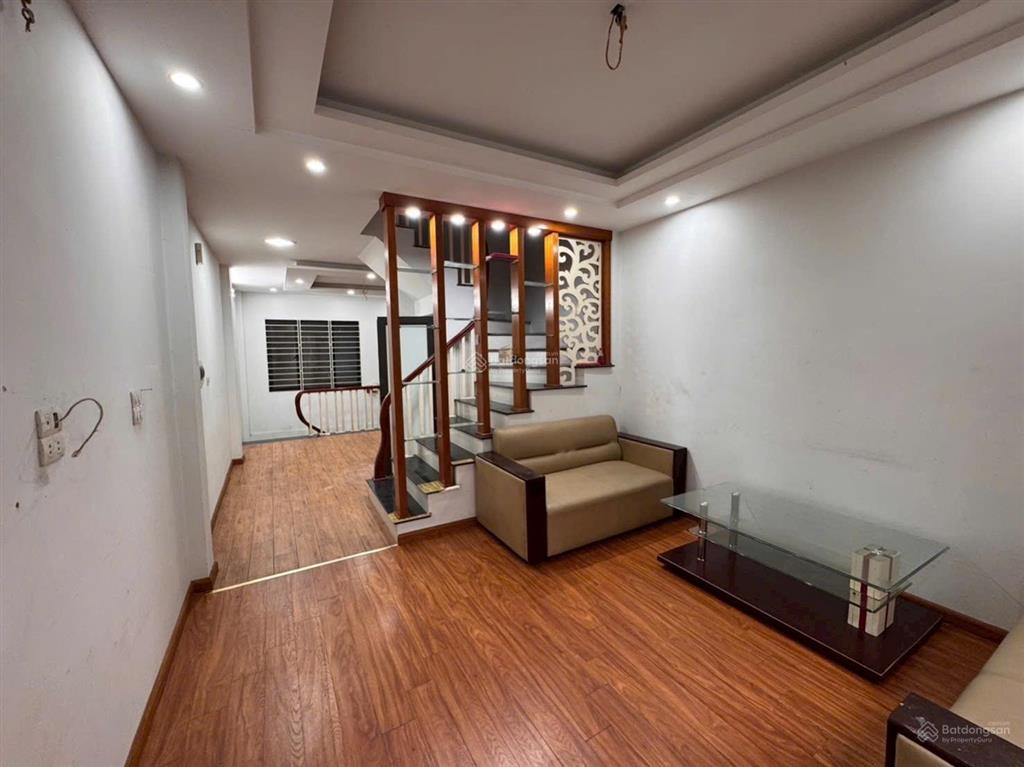 Bán nhà riêng tại yên duyên, tam trinh . ô tô vào nhà. 42m2  giá 10.8 tỷ . sổ hoa hậu. nhà cực đẹp